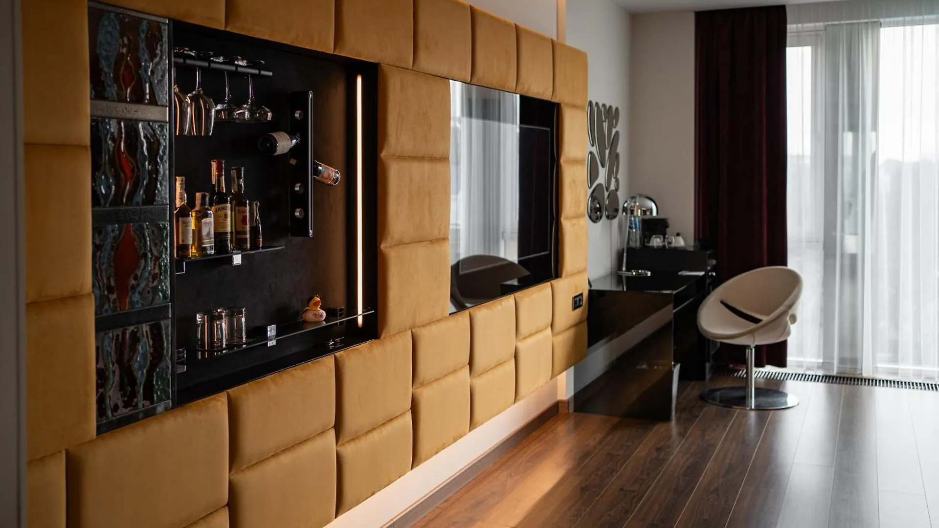 *****  11 Mirrors Design Hotel Kijev Ukrajna