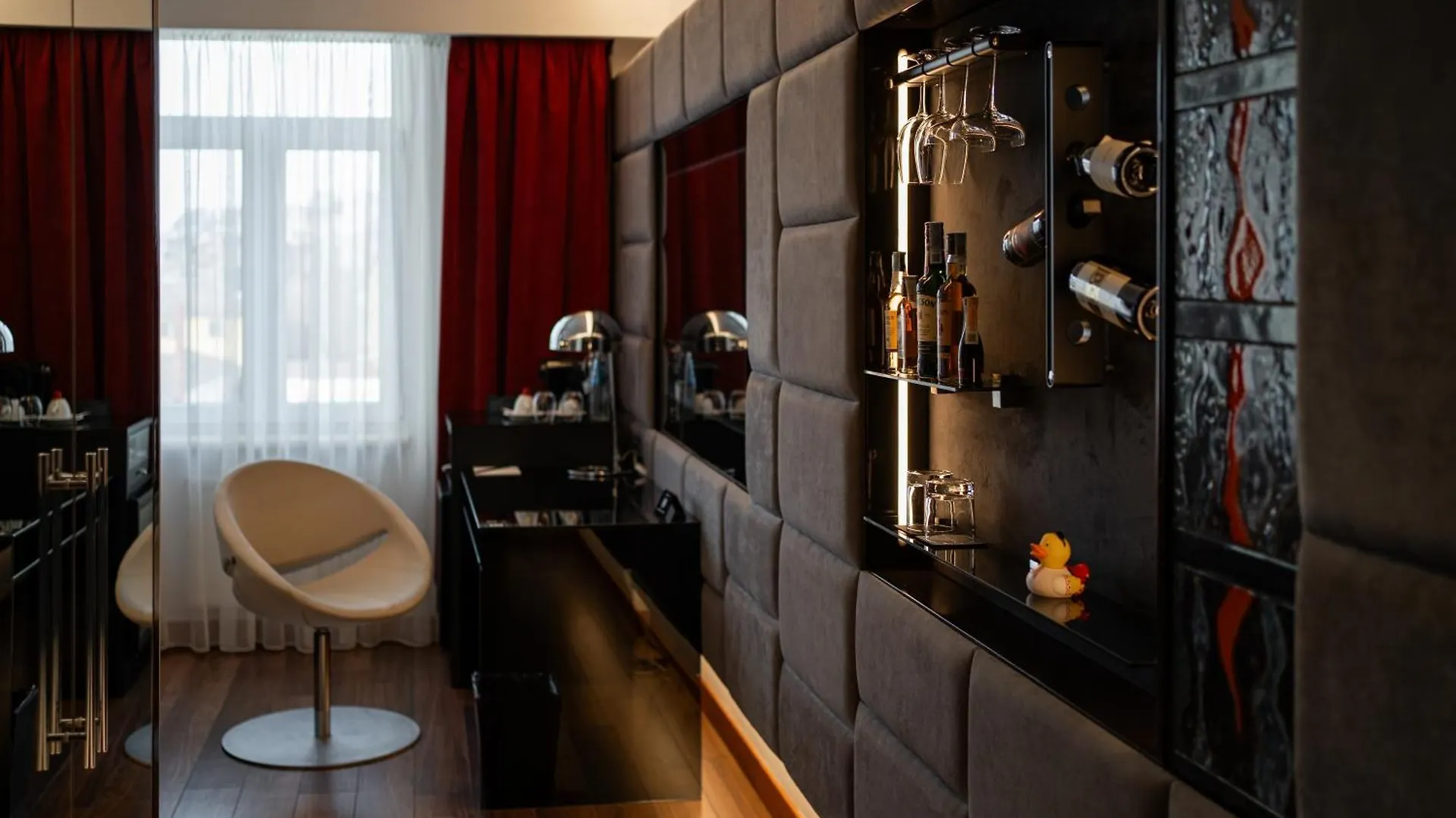 11 Mirrors Design Hotel Kijev