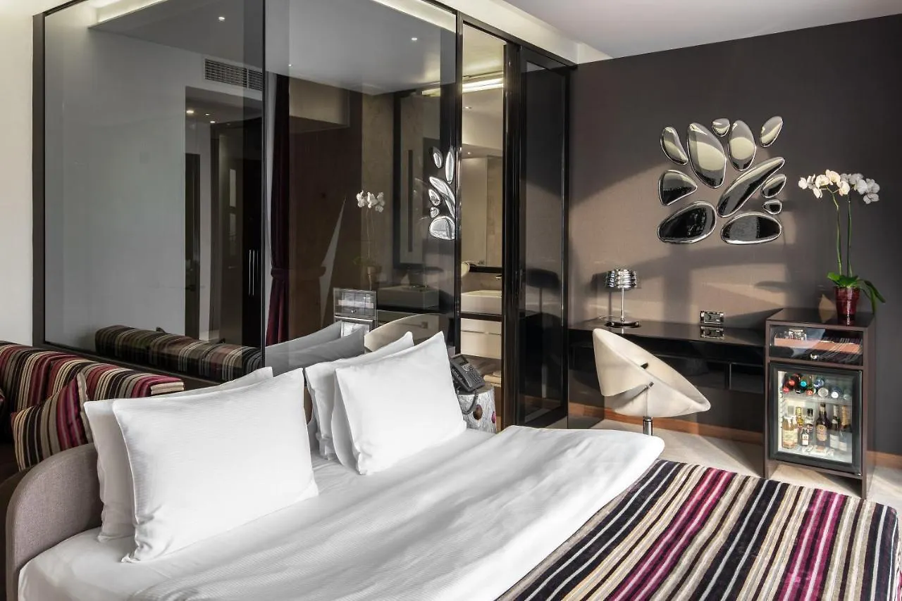 11 Mirrors Design Hotel Κίεβο